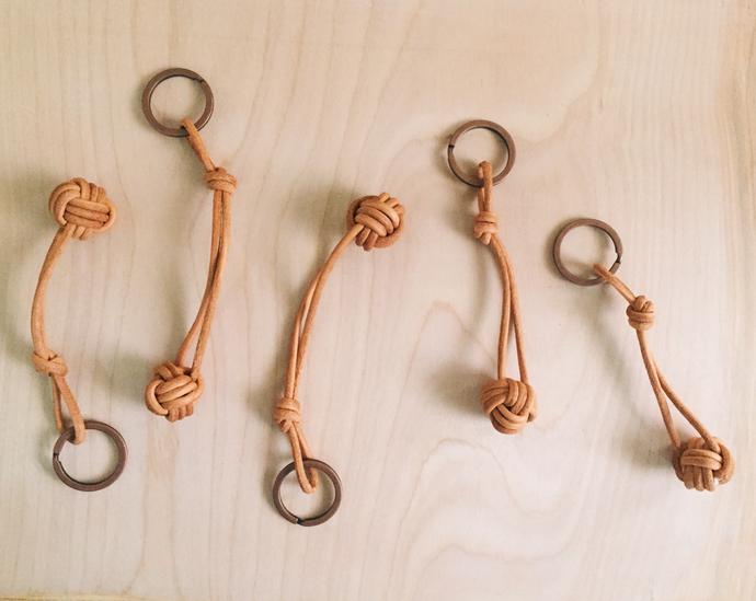 KNOTTED KEYCHAIN